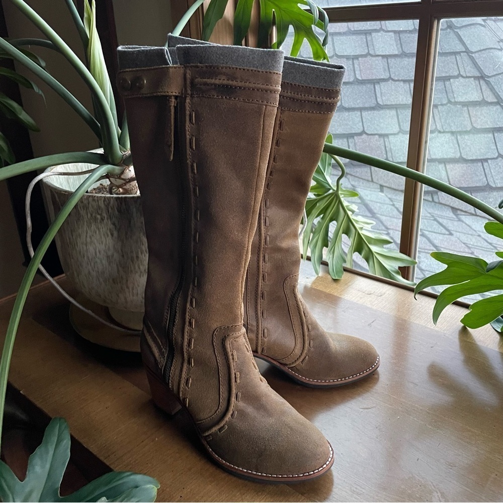 Fossil Leather Knee High Lug Sole Heeled Riding Boots 7.5